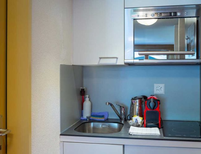 Hotel-und-Solebad-Arca-Zermatt-Deluxe-Suite-mit-Matterhornblick-Kaffeemaschine