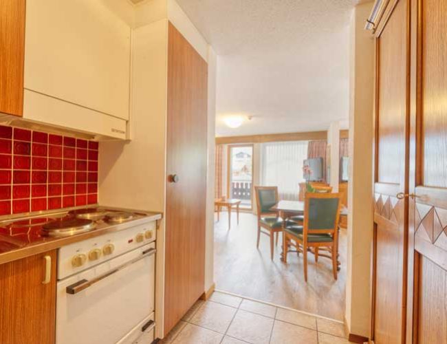 Hotel-und-Solebad-Arca-Zermatt-Deluxe-Suite-mit-Matterhornblick-Küche